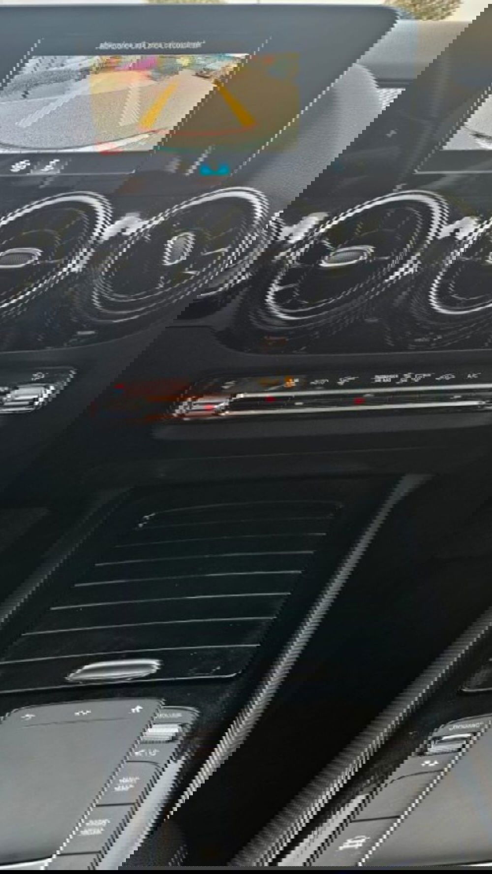 Mercedes-Benz GLA SUV usata a Lucca (17)