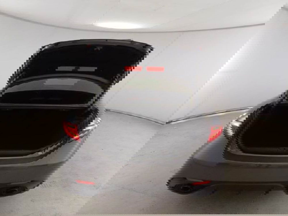 Alfa Romeo Giulia usata a Salerno (8)
