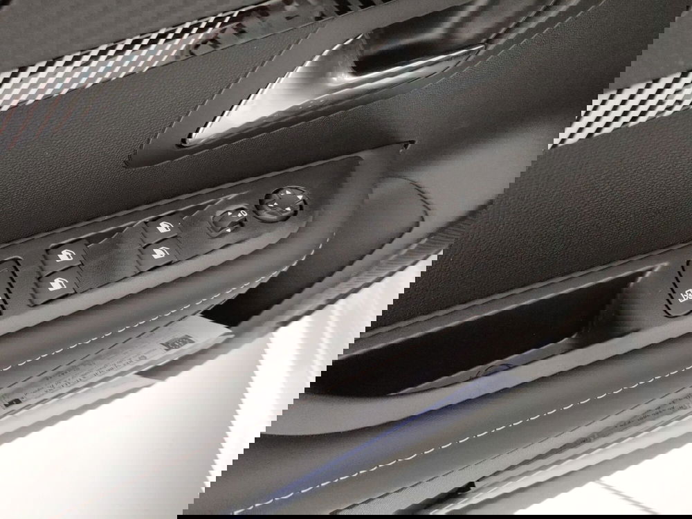 Peugeot 208 nuova a Caserta (17)