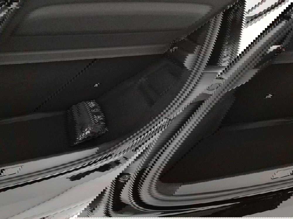 Peugeot 208 nuova a Caserta (8)