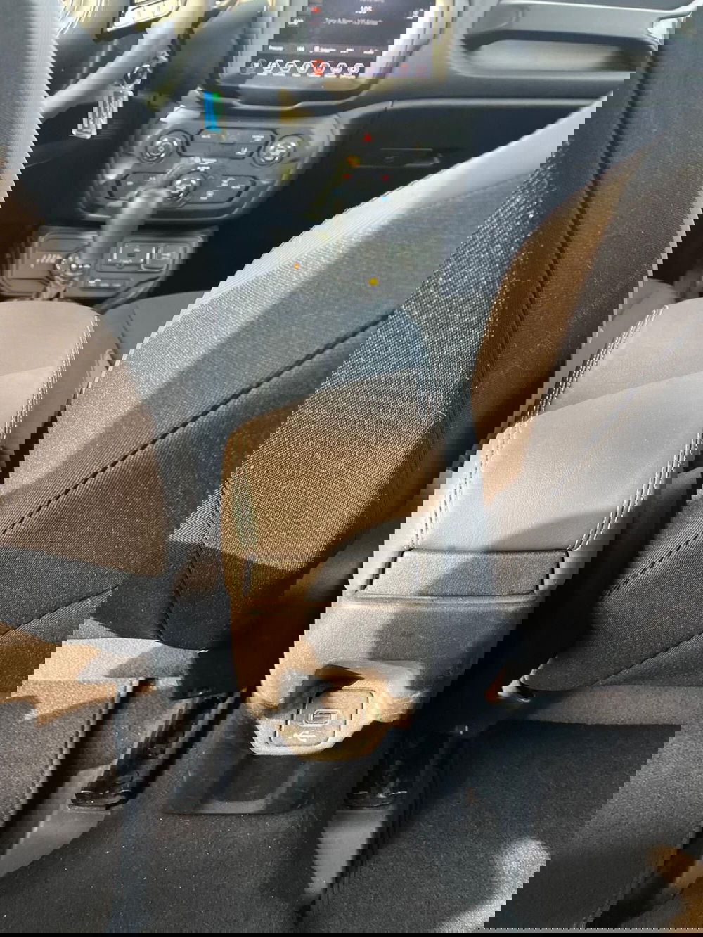 Jeep Renegade usata a Milano (19)