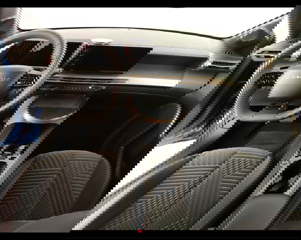 Lancia Ypsilon usata a Caserta (15)