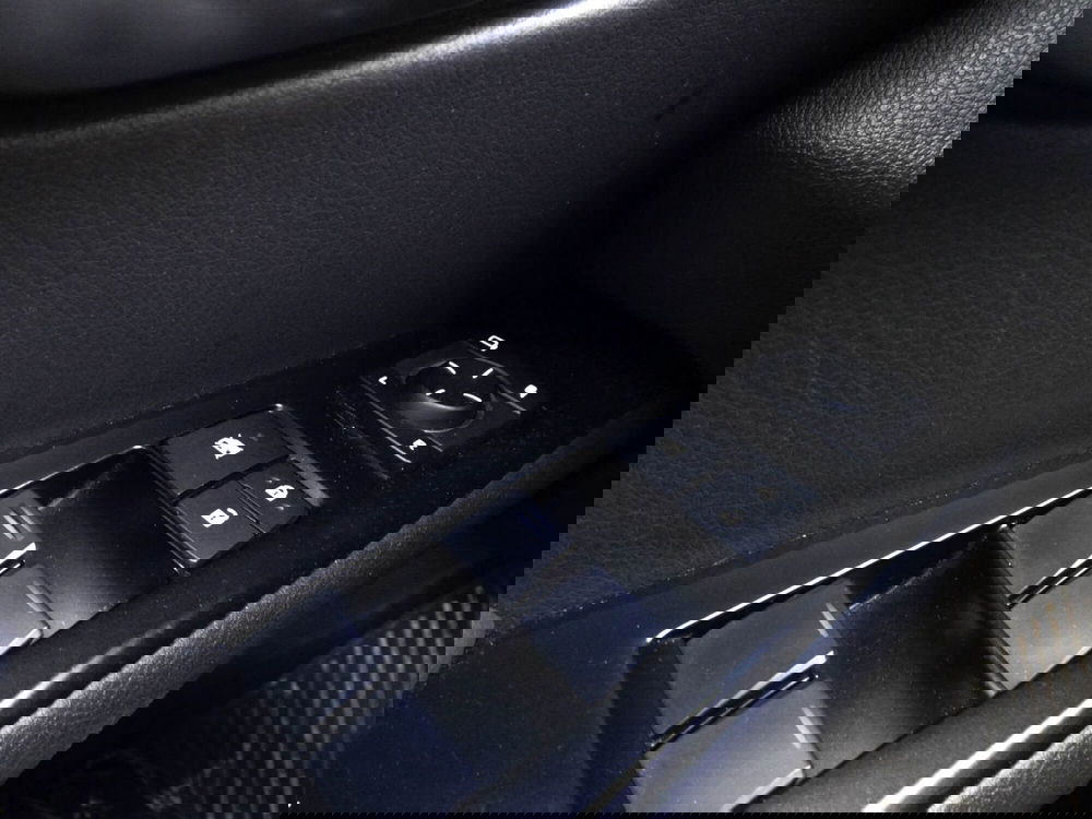 Lexus UX usata a Treviso (18)