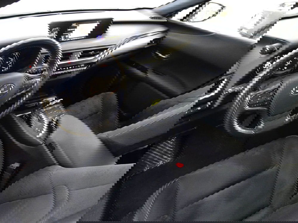 Lexus UX usata a Treviso (8)