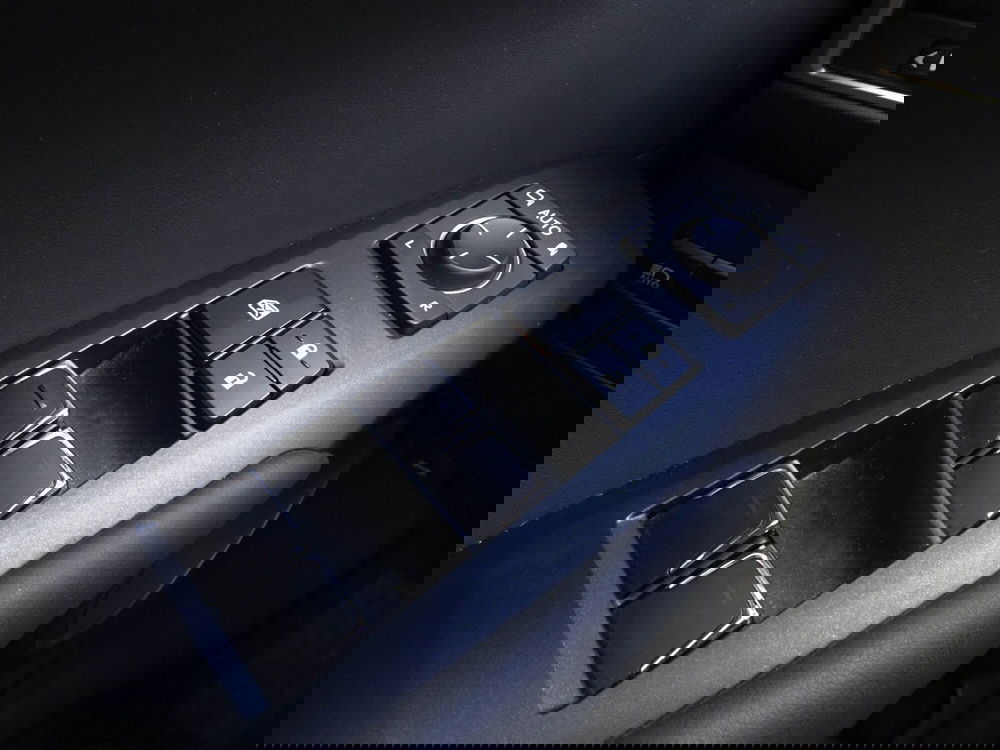 Lexus NX usata a Treviso (16)