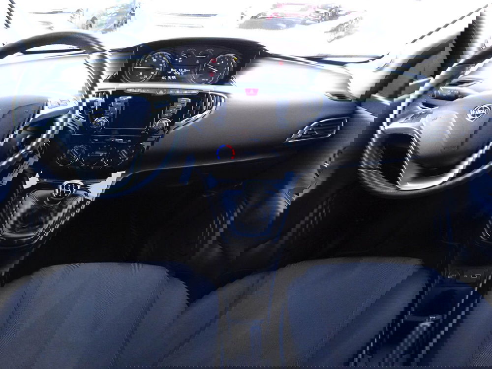 Lancia Ypsilon usata a Treviso (12)