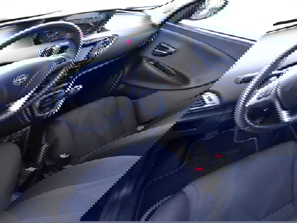 Lancia Ypsilon usata a Treviso (8)