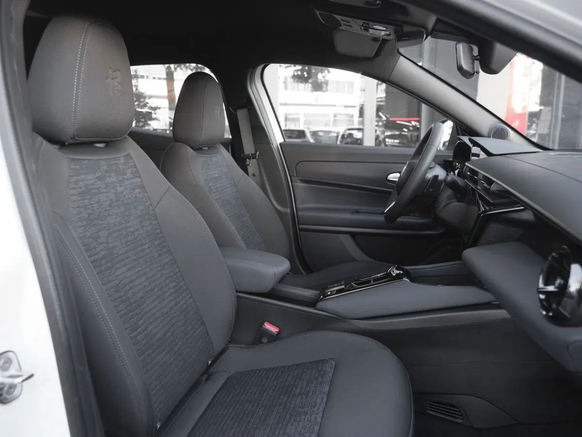 Alfa Romeo Junior nuova a Prato (14)