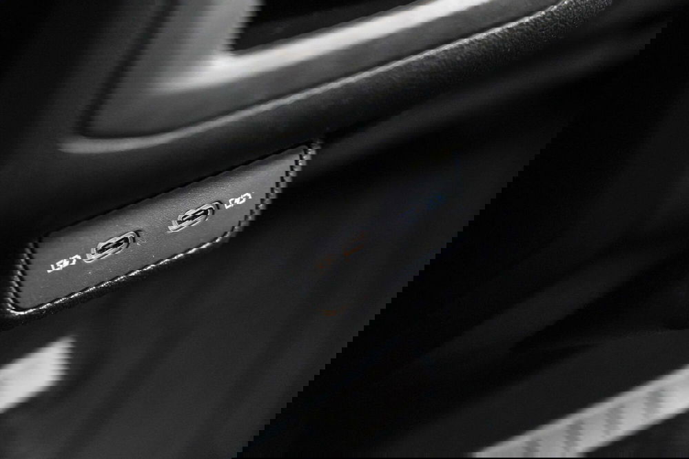 Volkswagen T-Cross usata a Varese (7)