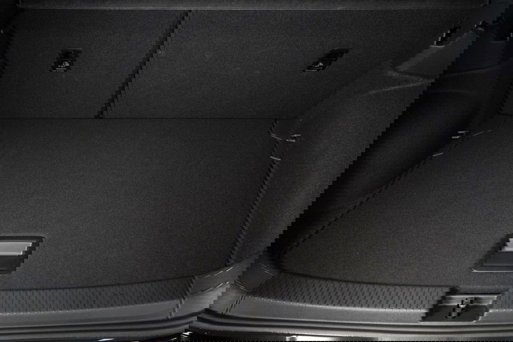 Volkswagen T-Cross usata a Varese (8)