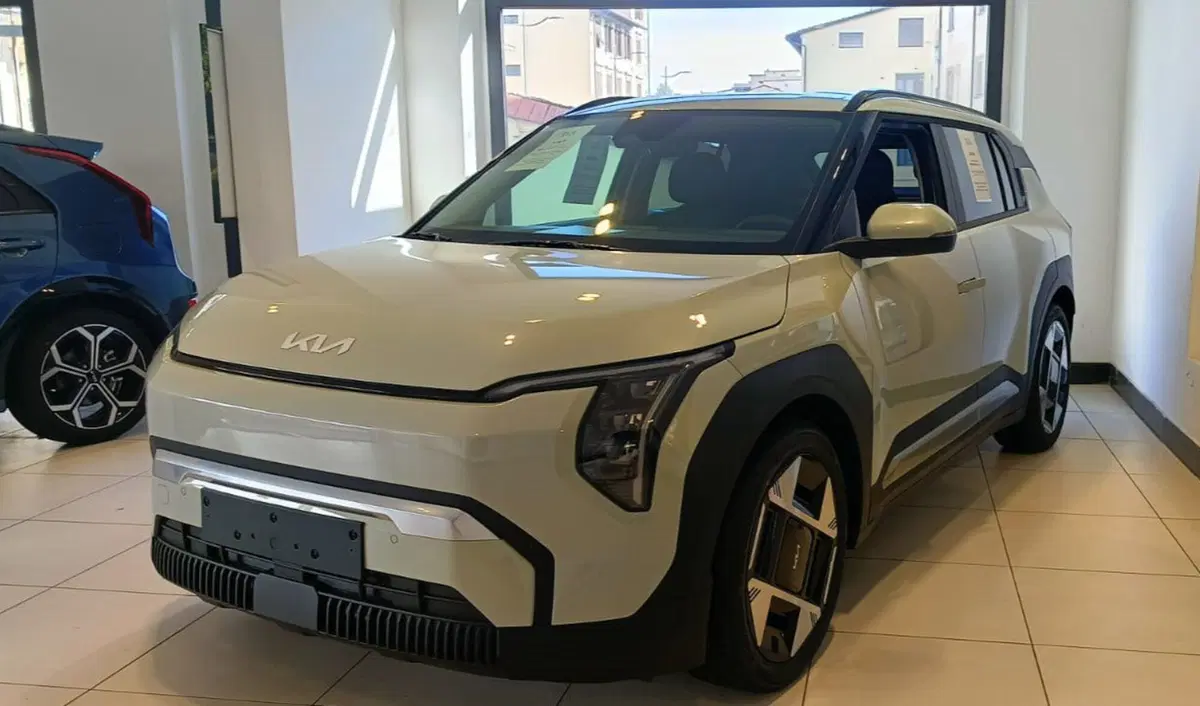 Kia EV3 nuova a Firenze