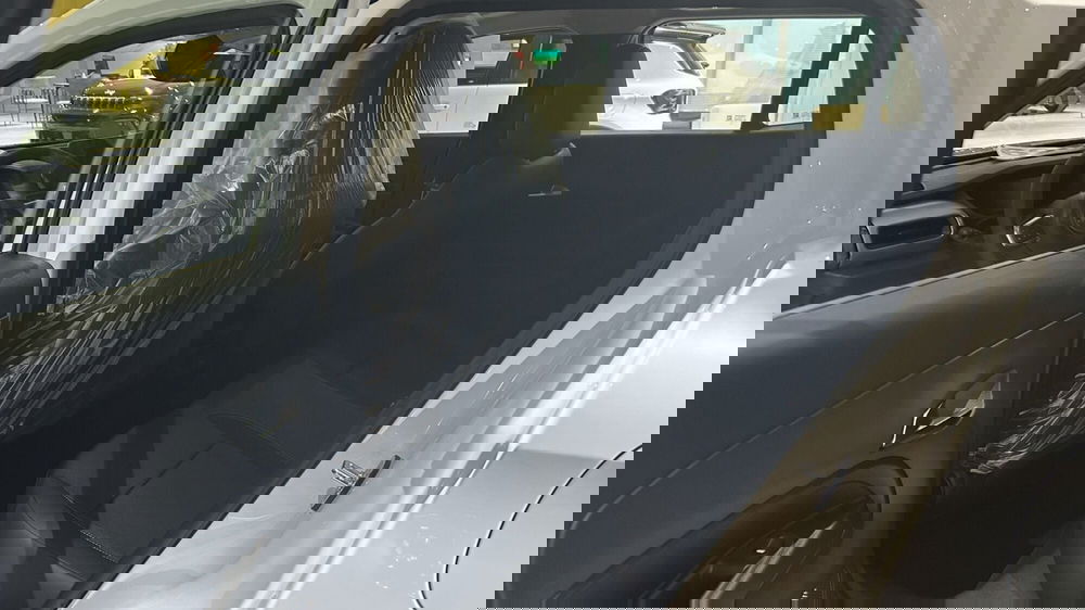 Jeep Avenger nuova a Benevento (11)