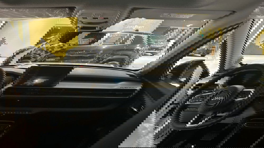 Jeep Avenger nuova a Benevento (12)