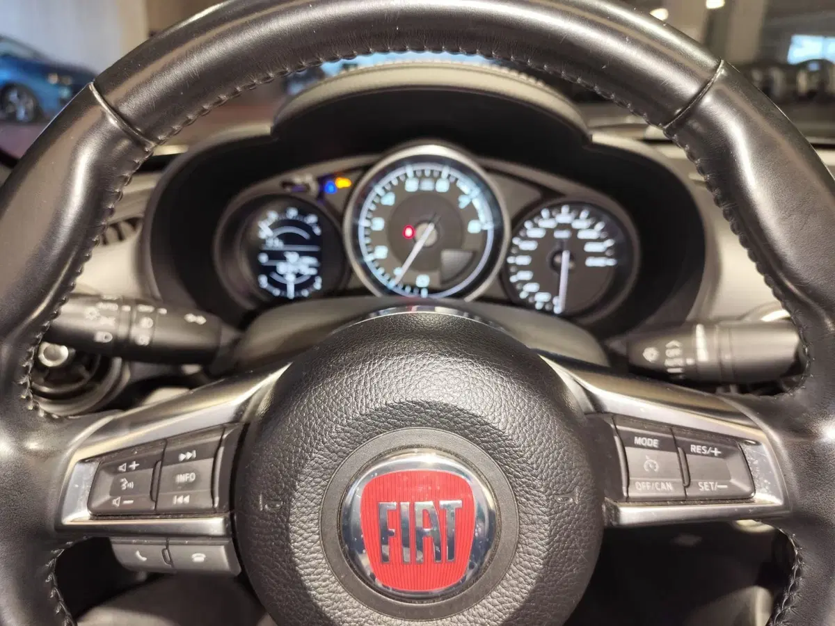 Fiat 124 spider usata a Milano (13)