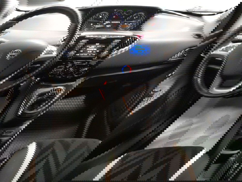 Lancia Ypsilon usata a Bologna (13)