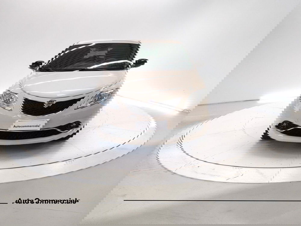 Lancia Ypsilon usata a Bologna (2)