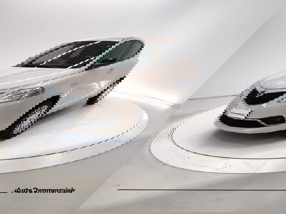 Lancia Ypsilon usata a Bologna (3)