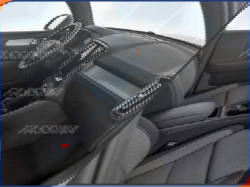 Volvo XC40 nuova a Milano (12)
