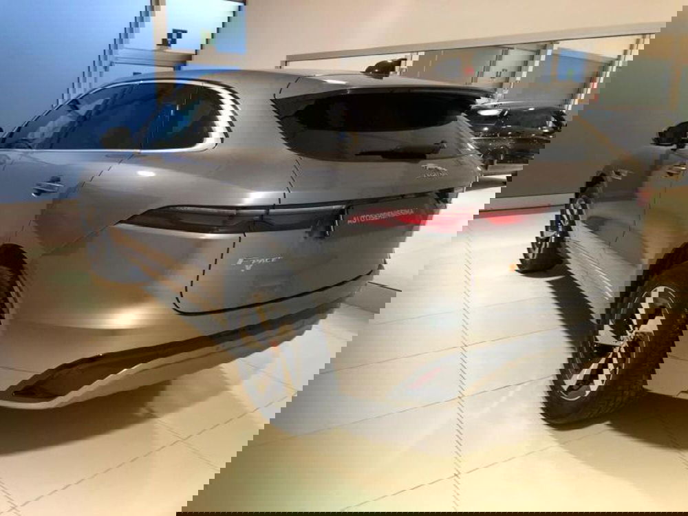 Jaguar F-Pace usata a Venezia (3)