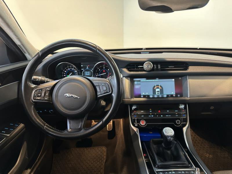 Jaguar XF usata a Venezia (9)