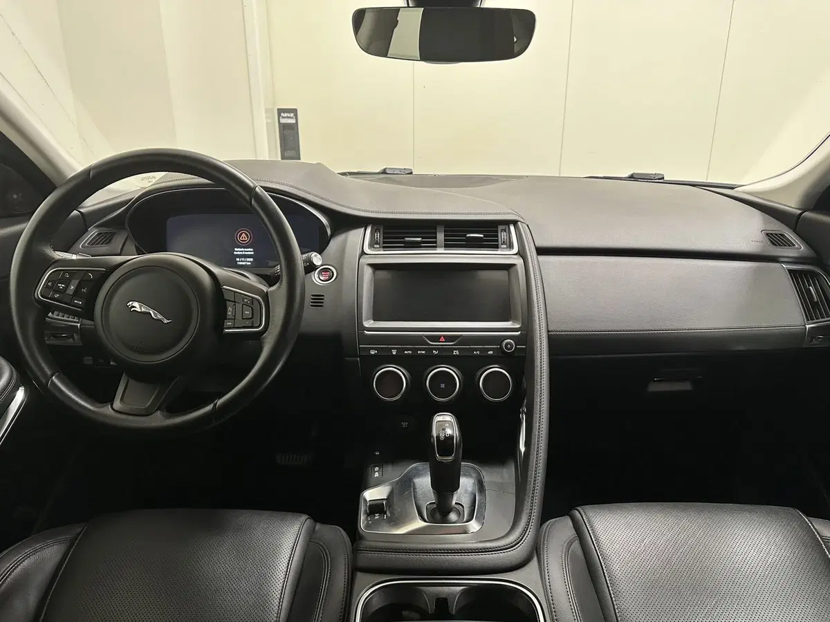Jaguar E-Pace usata a Lodi (4)