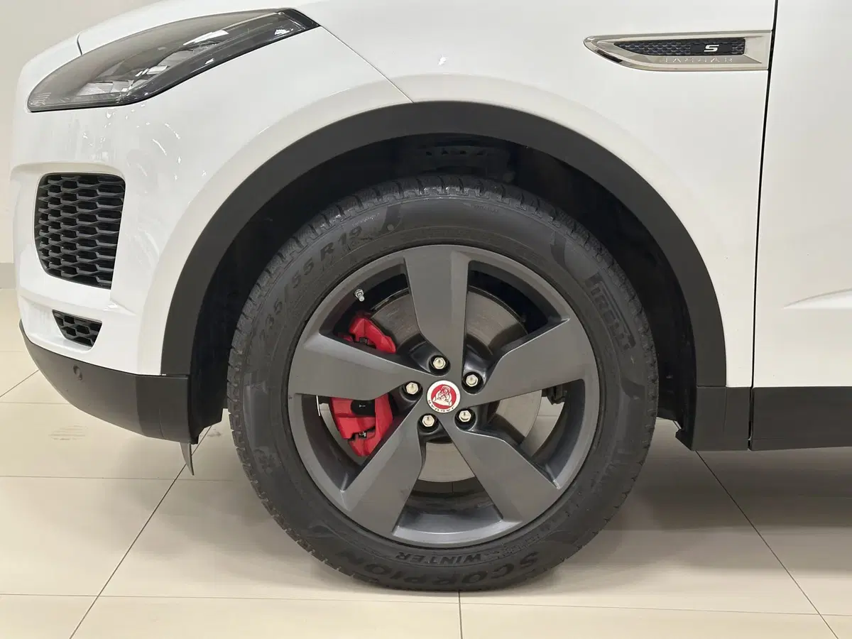 Jaguar E-Pace usata a Lodi (9)