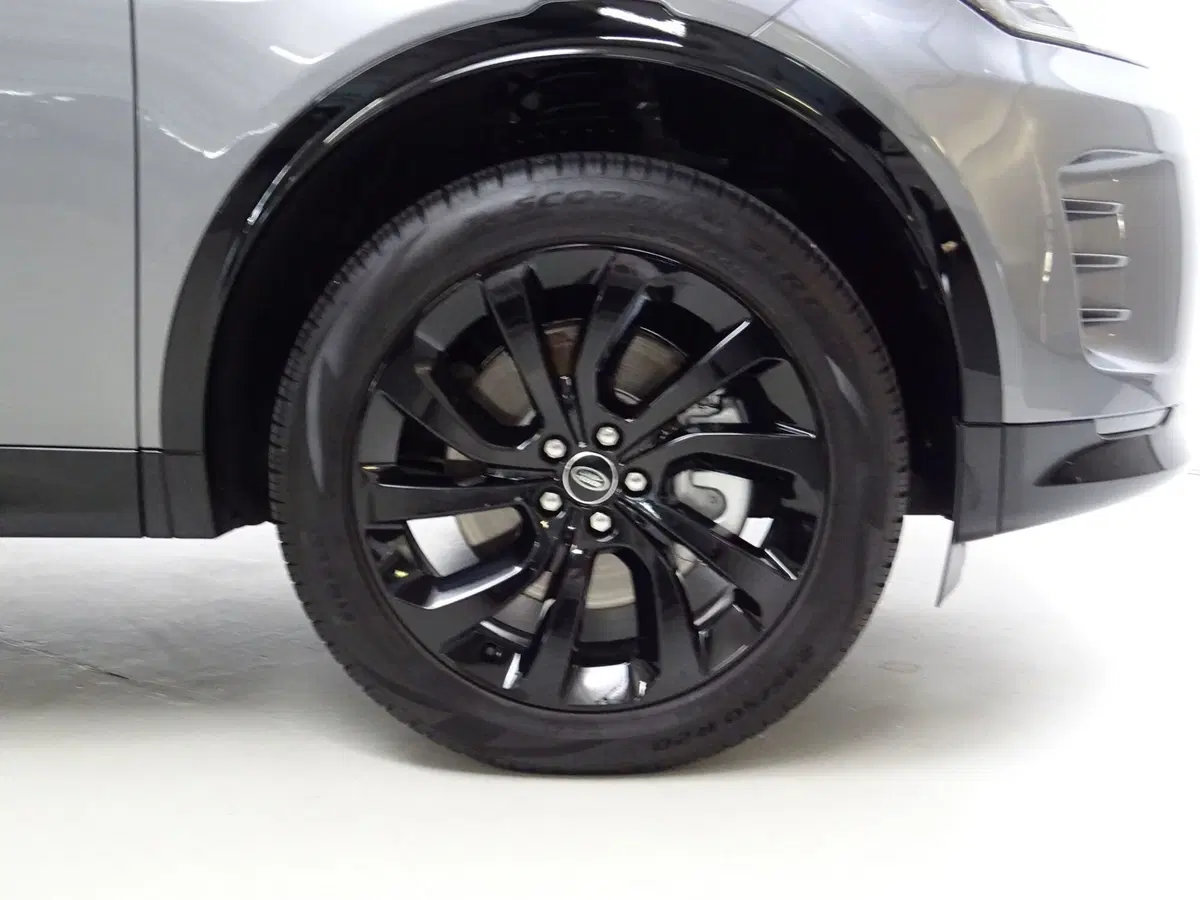 Land Rover Discovery Sport usata a Como (9)