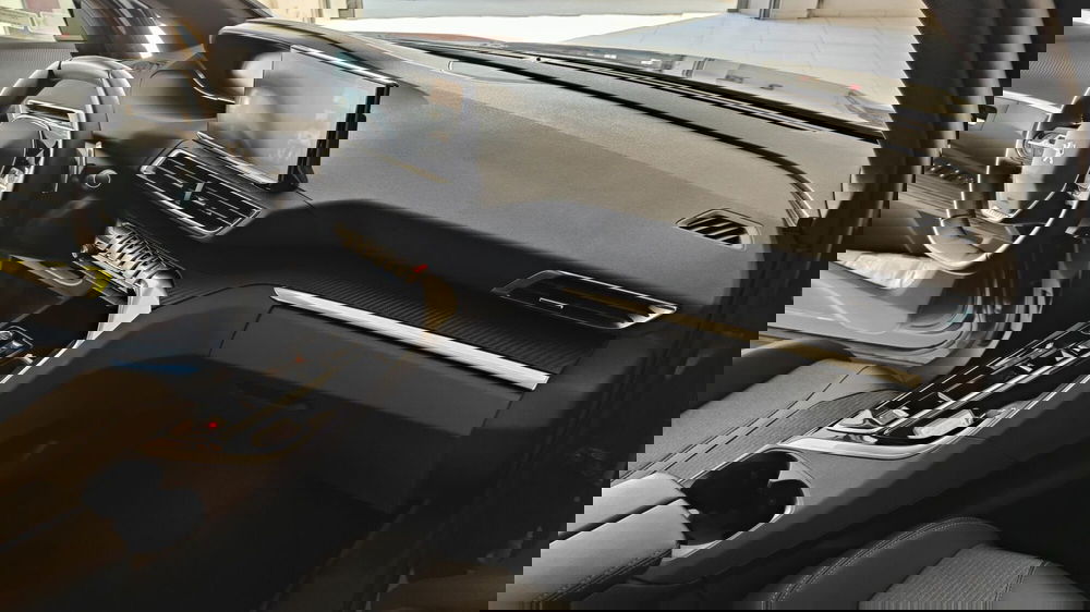 Peugeot 5008 usata a Milano (18)