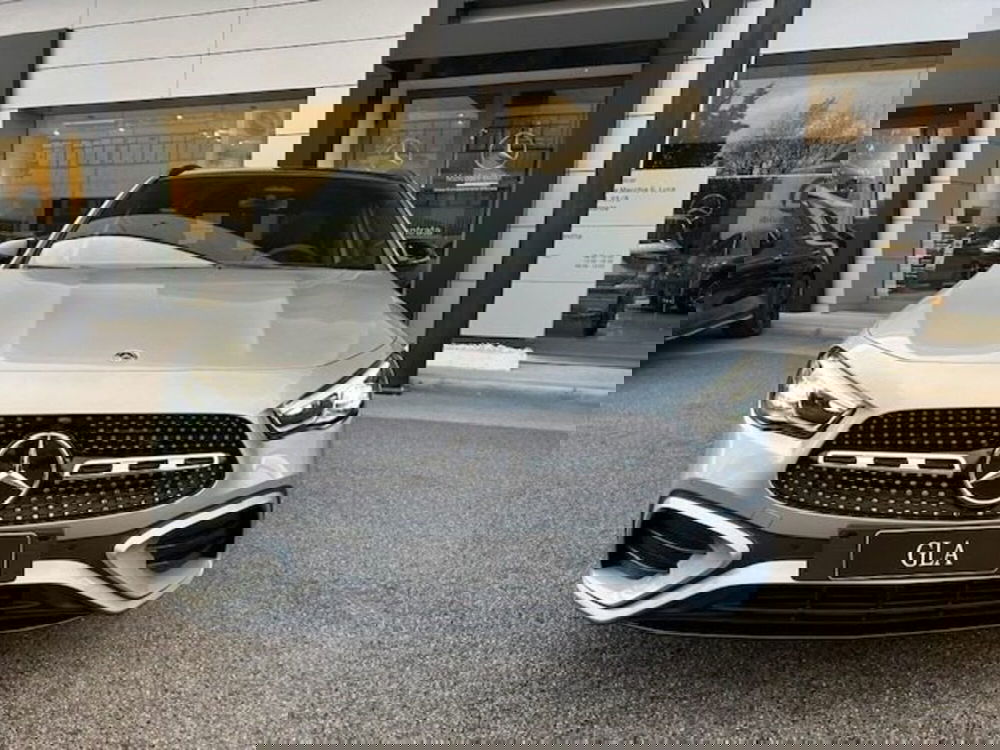 Mercedes-Benz GLA SUV nuova a Potenza (2)