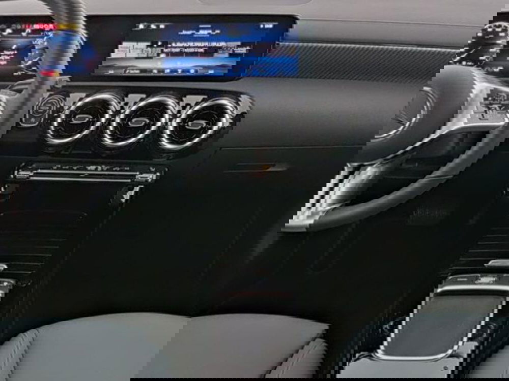 Mercedes-Benz CLA Shooting Brake usata a Milano (8)