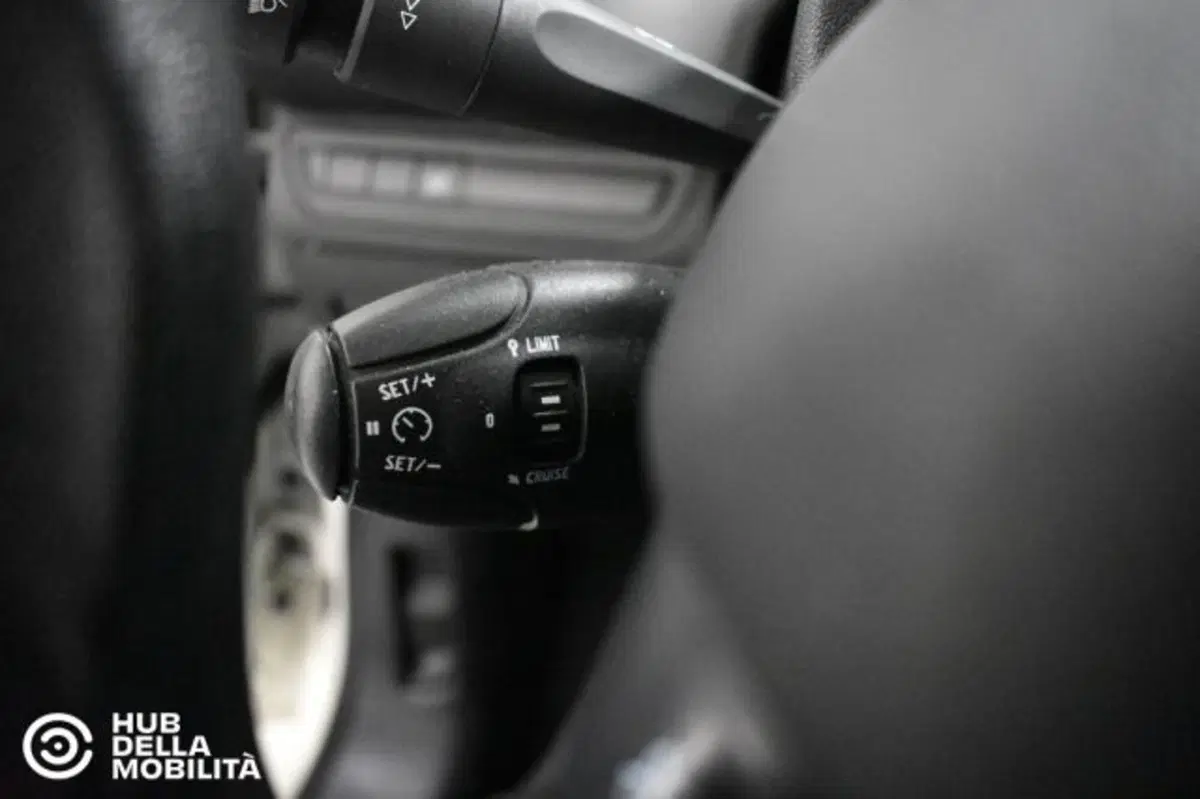 Peugeot 208 usata a Perugia (18)