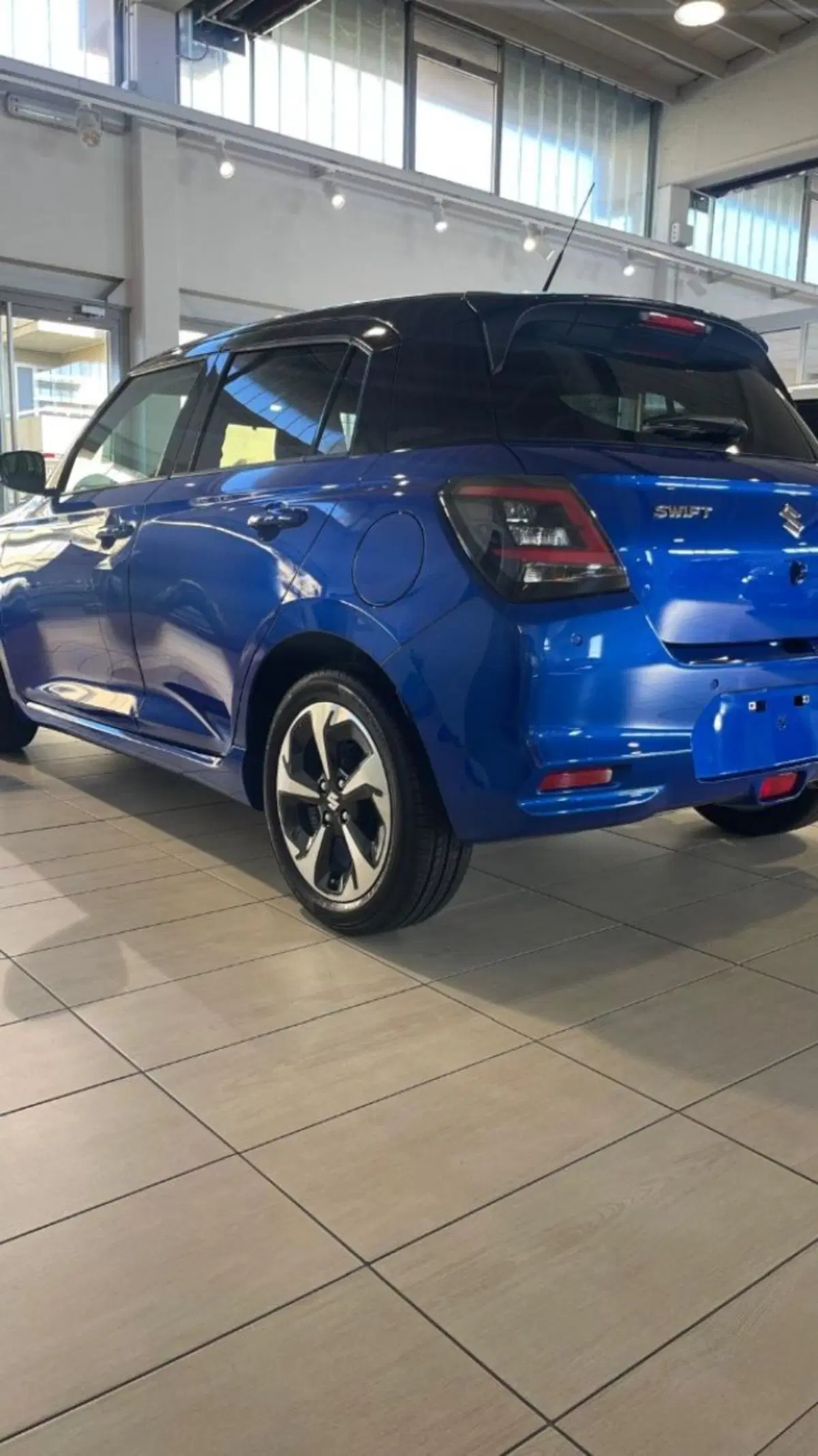 Suzuki Swift nuova a Novara (4)