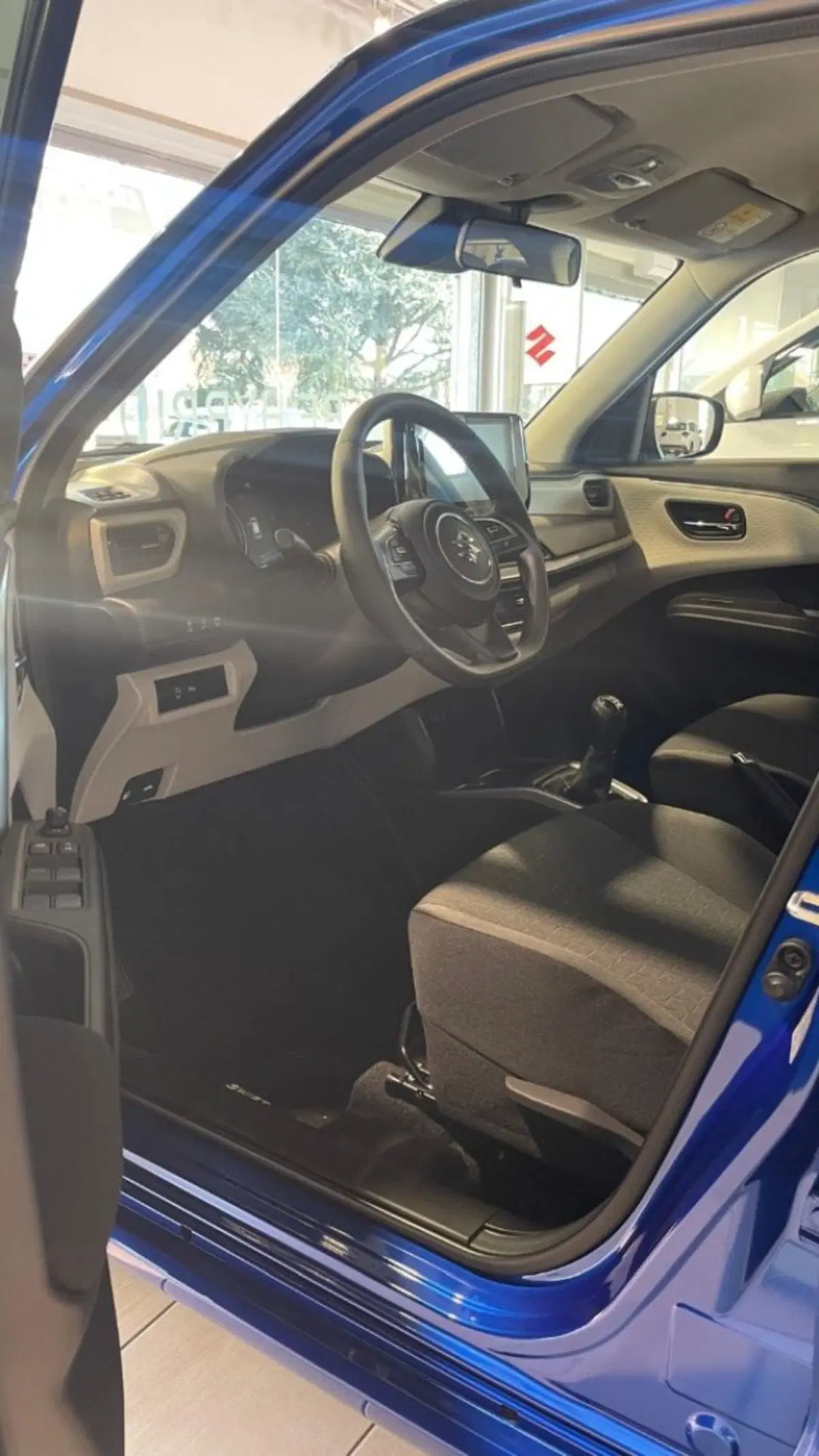 Suzuki Swift nuova a Novara (9)