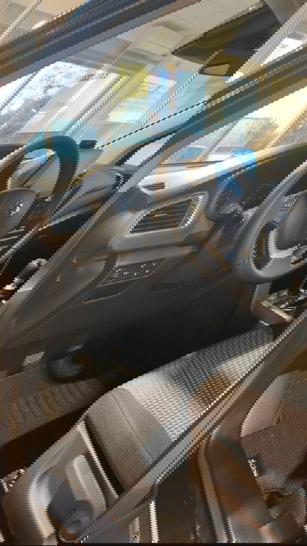 Suzuki S-Cross nuova a Novara (9)