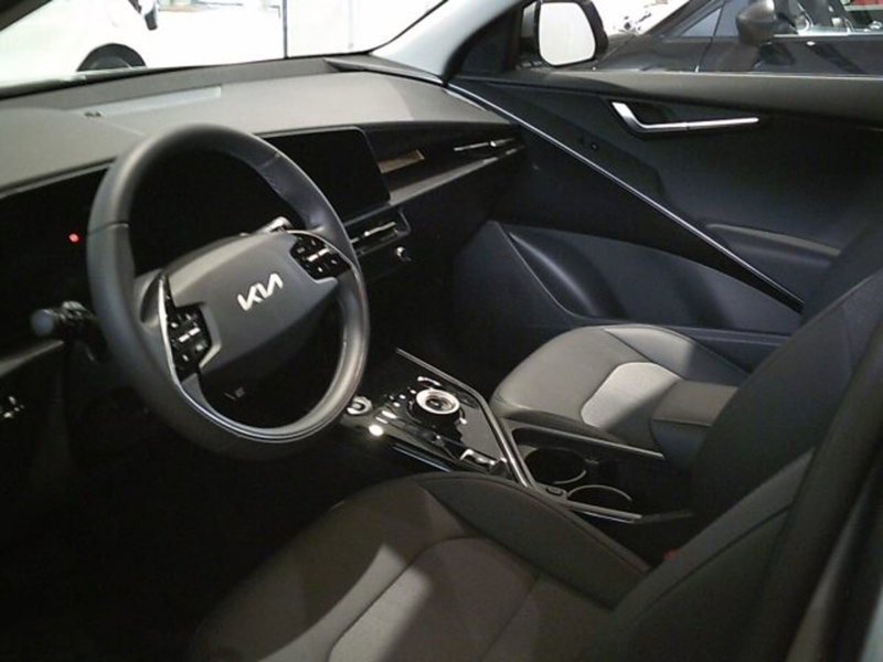 Kia Niro nuova a Novara (2)