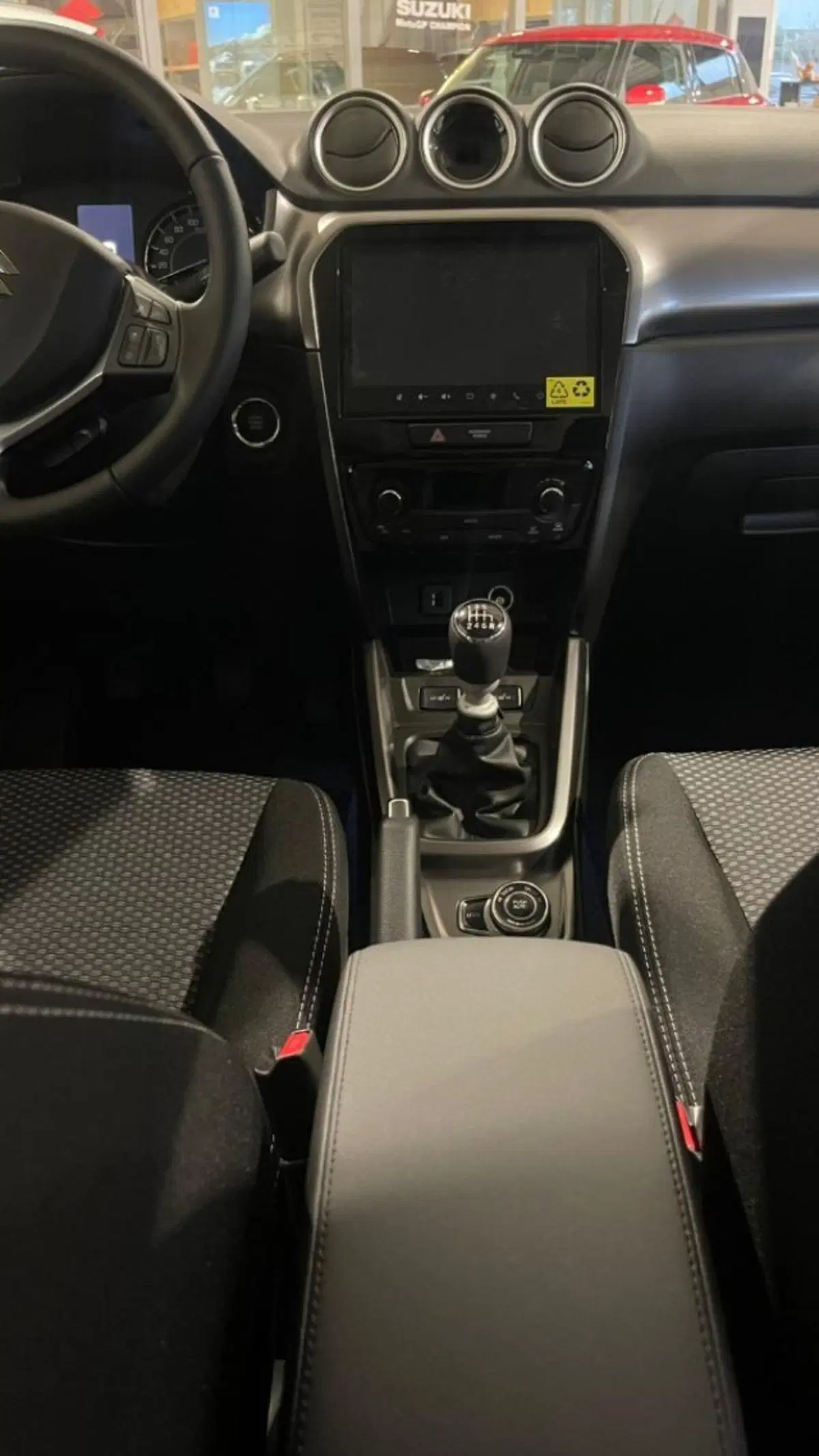 Suzuki Vitara nuova a Novara (7)