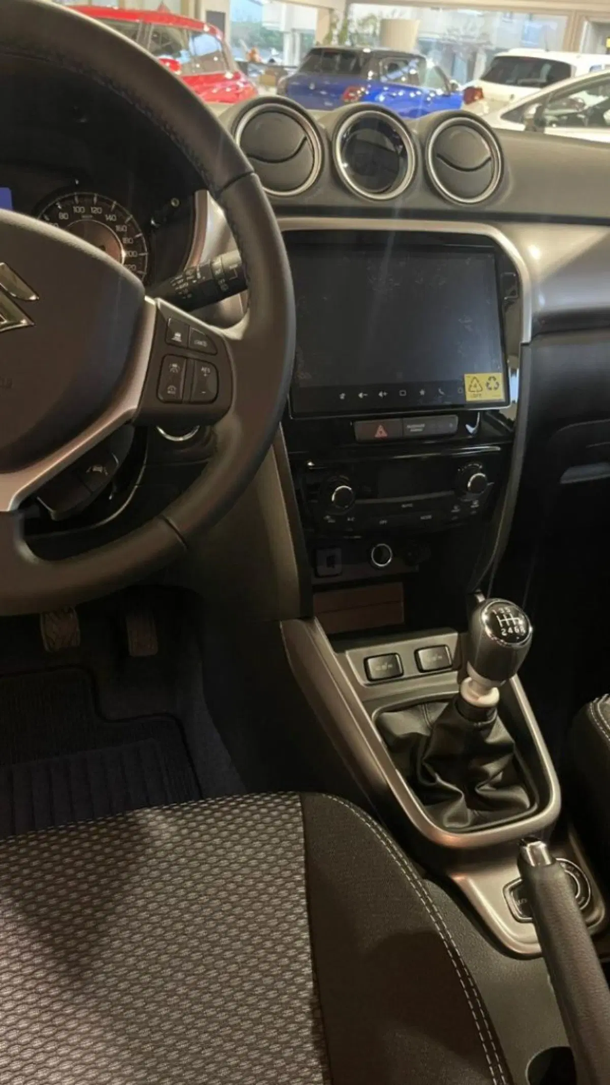 Suzuki Vitara nuova a Novara (8)
