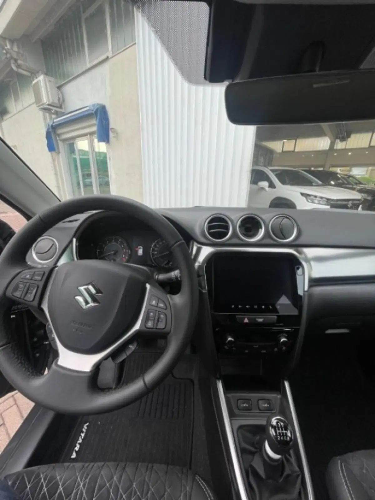 Suzuki Vitara nuova a Novara (9)