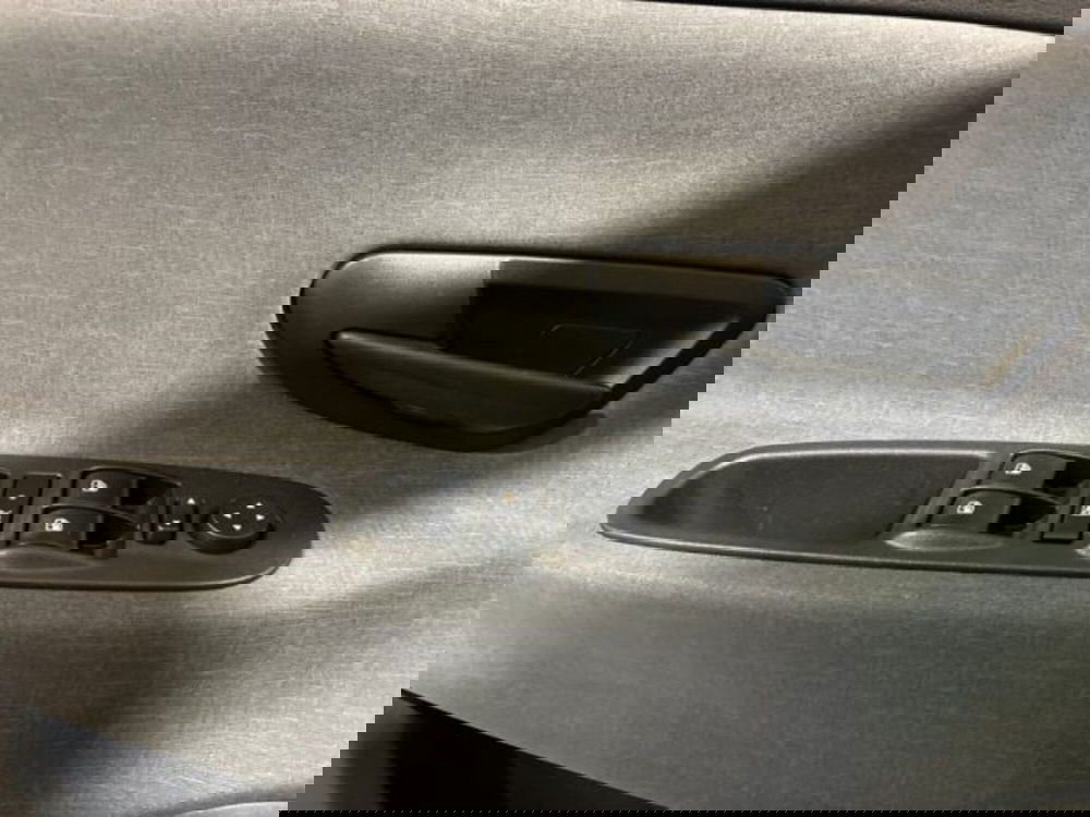 Lancia Ypsilon usata a Ancona (13)