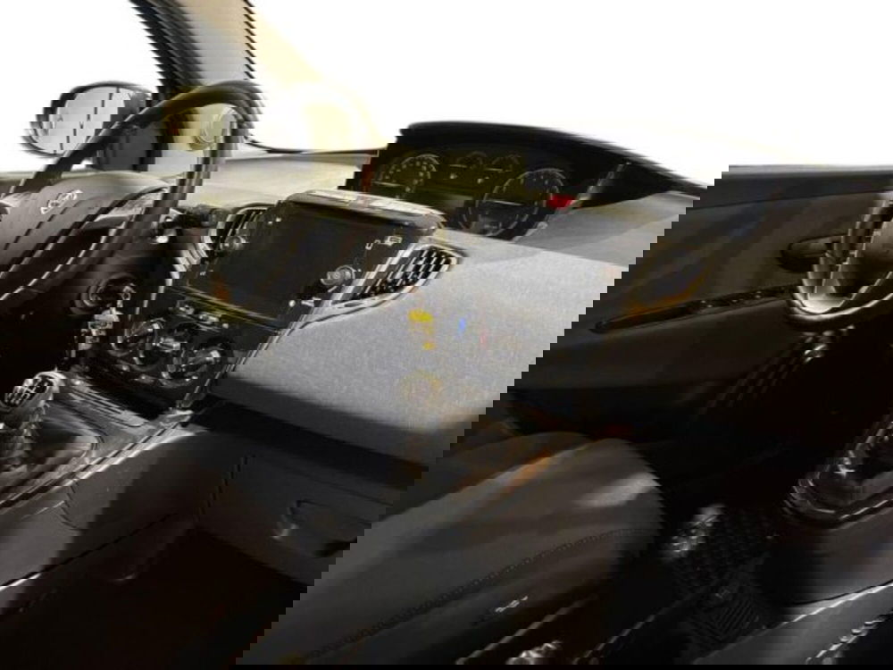 Lancia Ypsilon usata a Ancona (15)