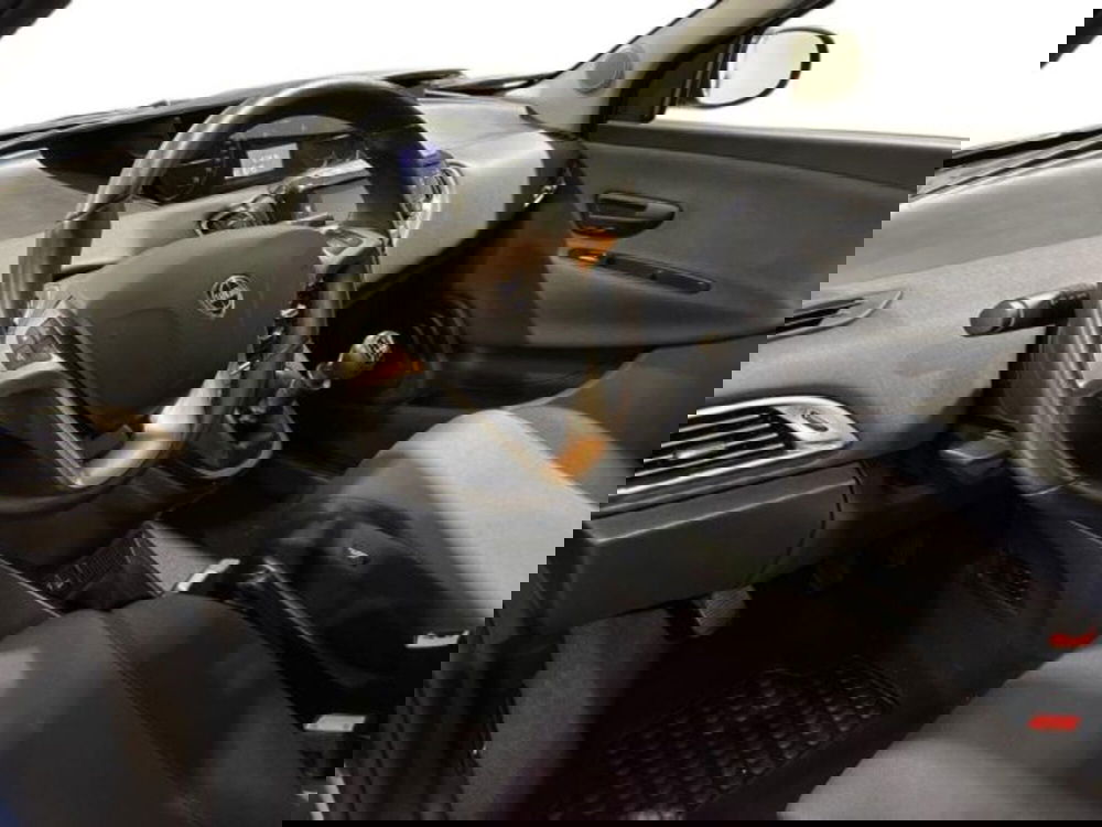 Lancia Ypsilon usata a Ancona (9)