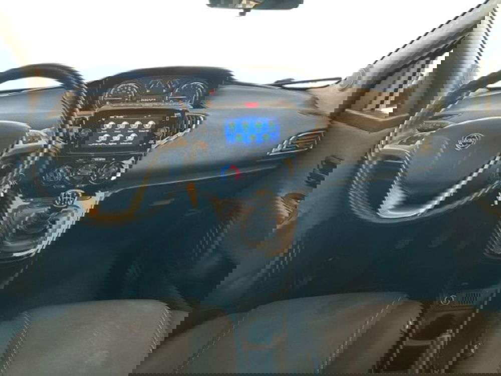 Lancia Ypsilon usata a Bologna (12)