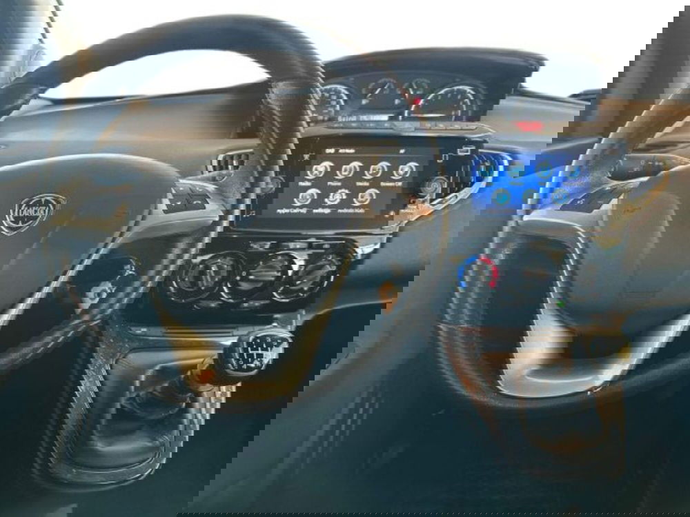 Lancia Ypsilon usata a Bologna (13)