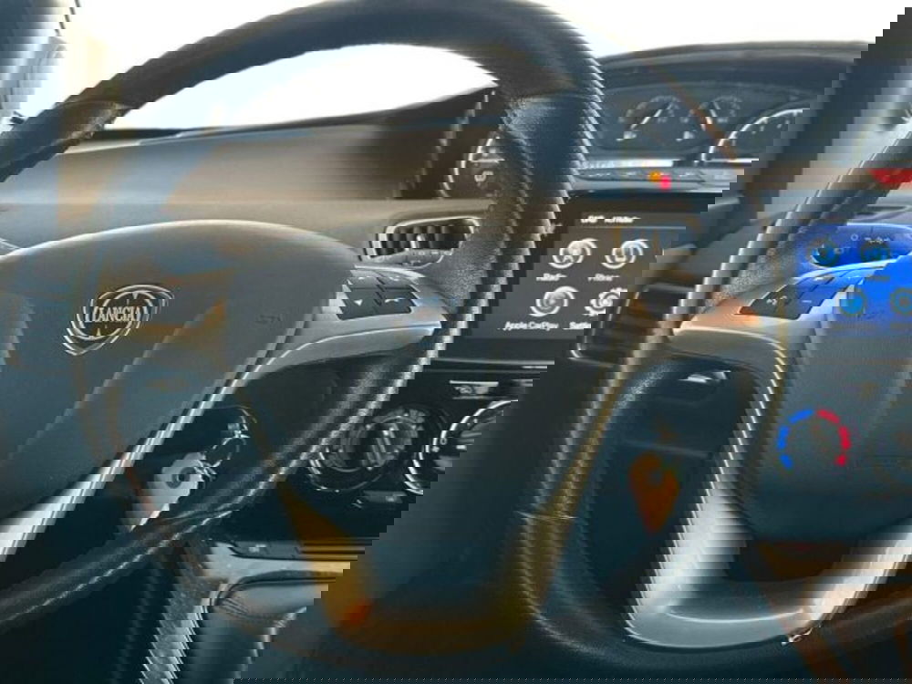 Lancia Ypsilon usata a Bologna (17)