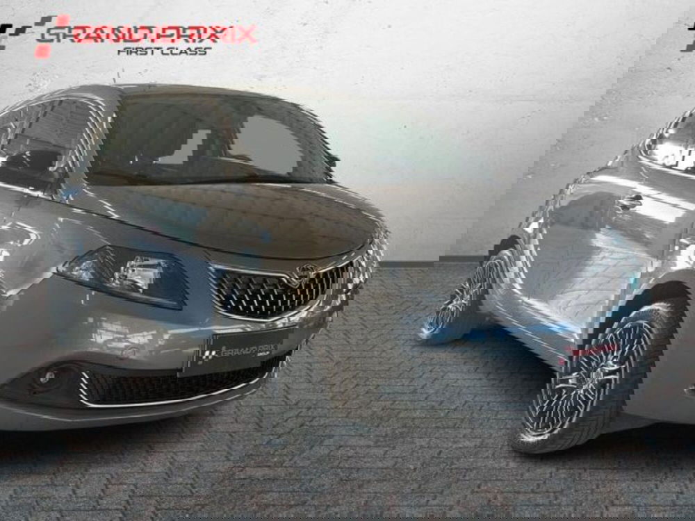 Lancia Ypsilon usata a Bologna (2)