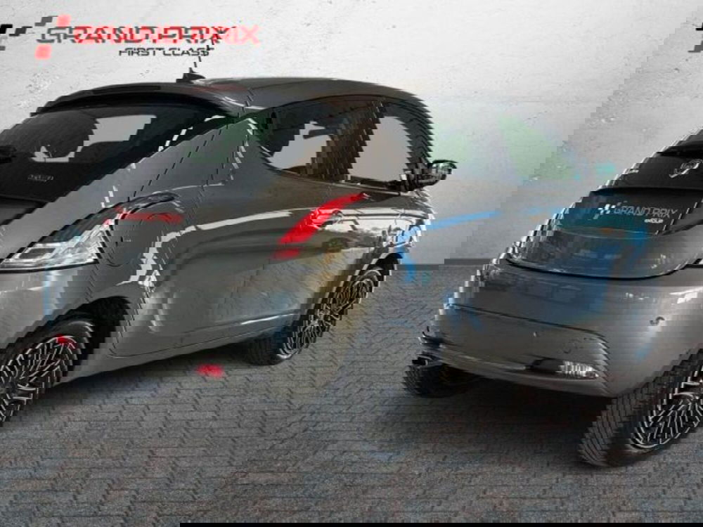 Lancia Ypsilon usata a Bologna (3)