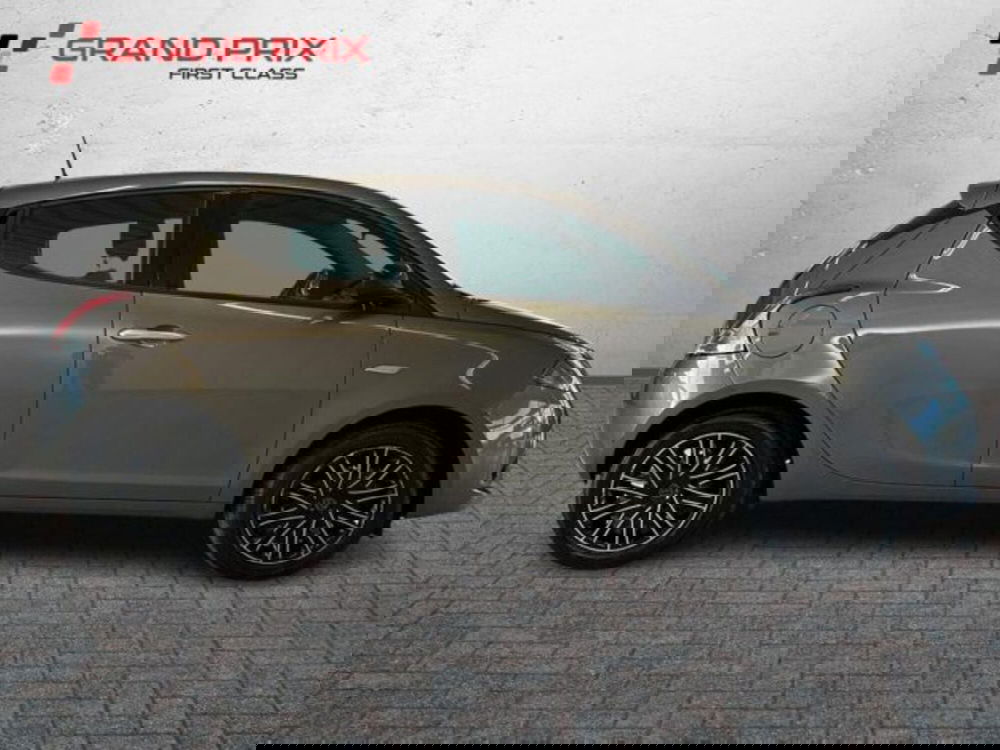 Lancia Ypsilon usata a Bologna (6)