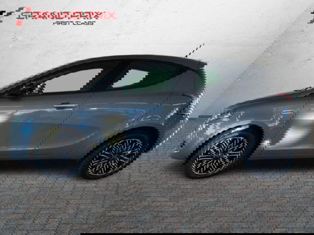 Lancia Ypsilon usata a Bologna (7)