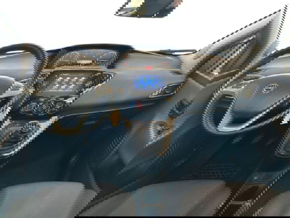 Lancia Ypsilon usata a Bologna (11)