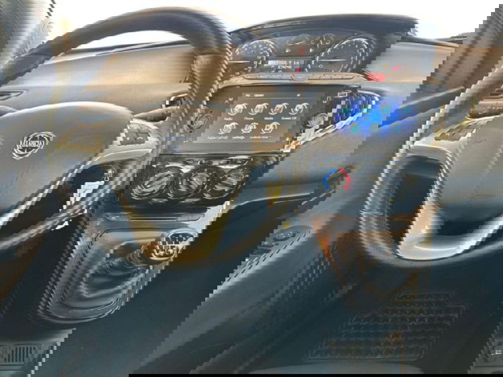 Lancia Ypsilon usata a Bologna (12)